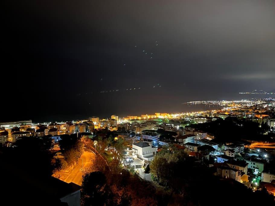Appartement Vue Sur Mer Pietra Ligure Bagian luar foto